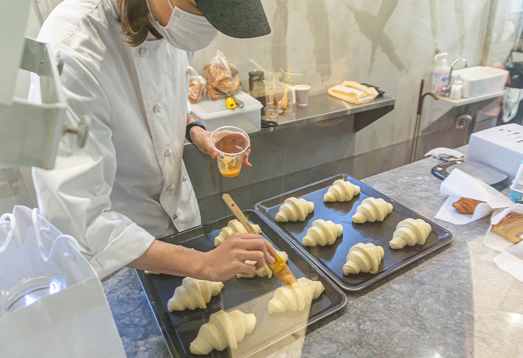 キッチン担当の佐藤さん「美味しさ届けます」